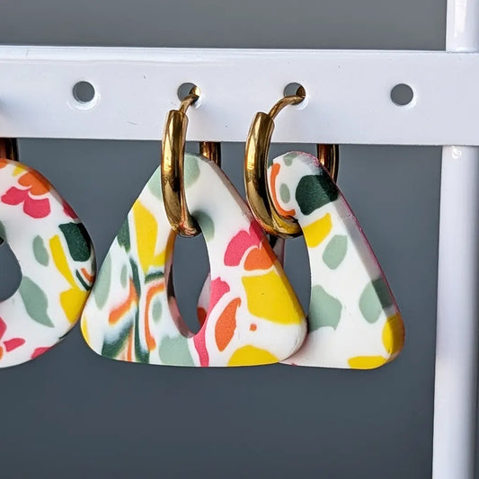 Charm triángulo estampado primavera