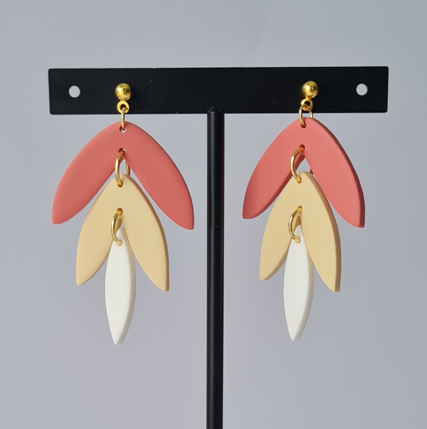 Lluvia rosa, beige y blanco