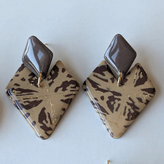 Vulcano estampado marrón oscuro y canela