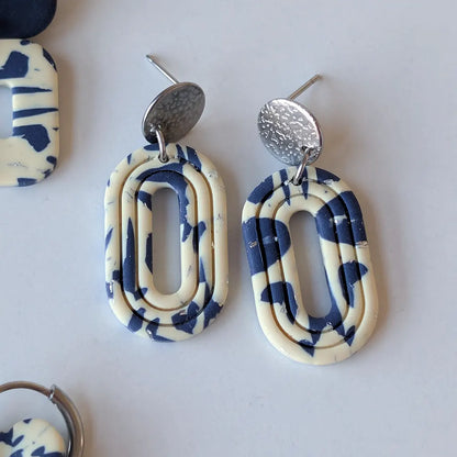 Aura líneas estampado beige y azul marino