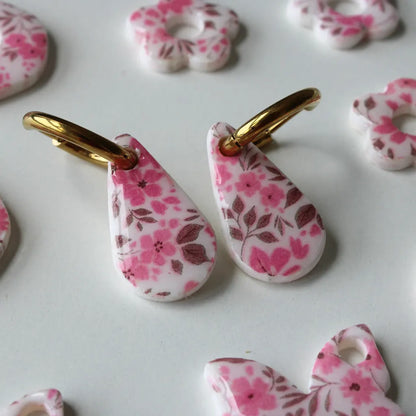 Charm gota flores rosas