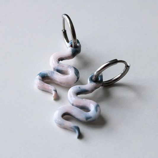 Charm serpiente rosa cuarzo