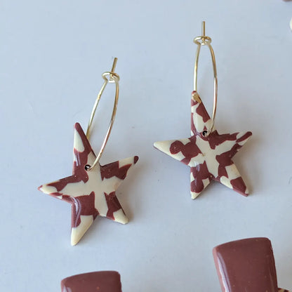Estrella Aro estampado beige y marrón chocolate