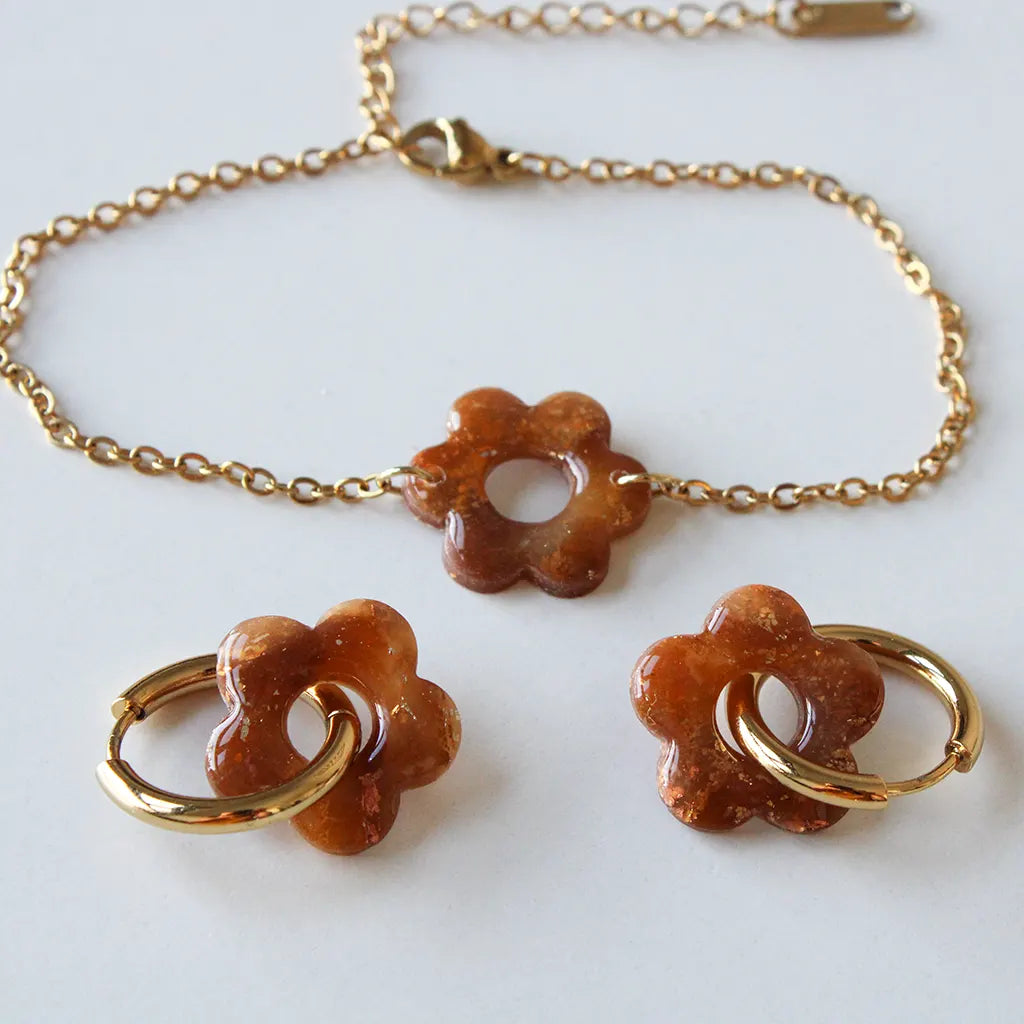 Flor charm ámbar