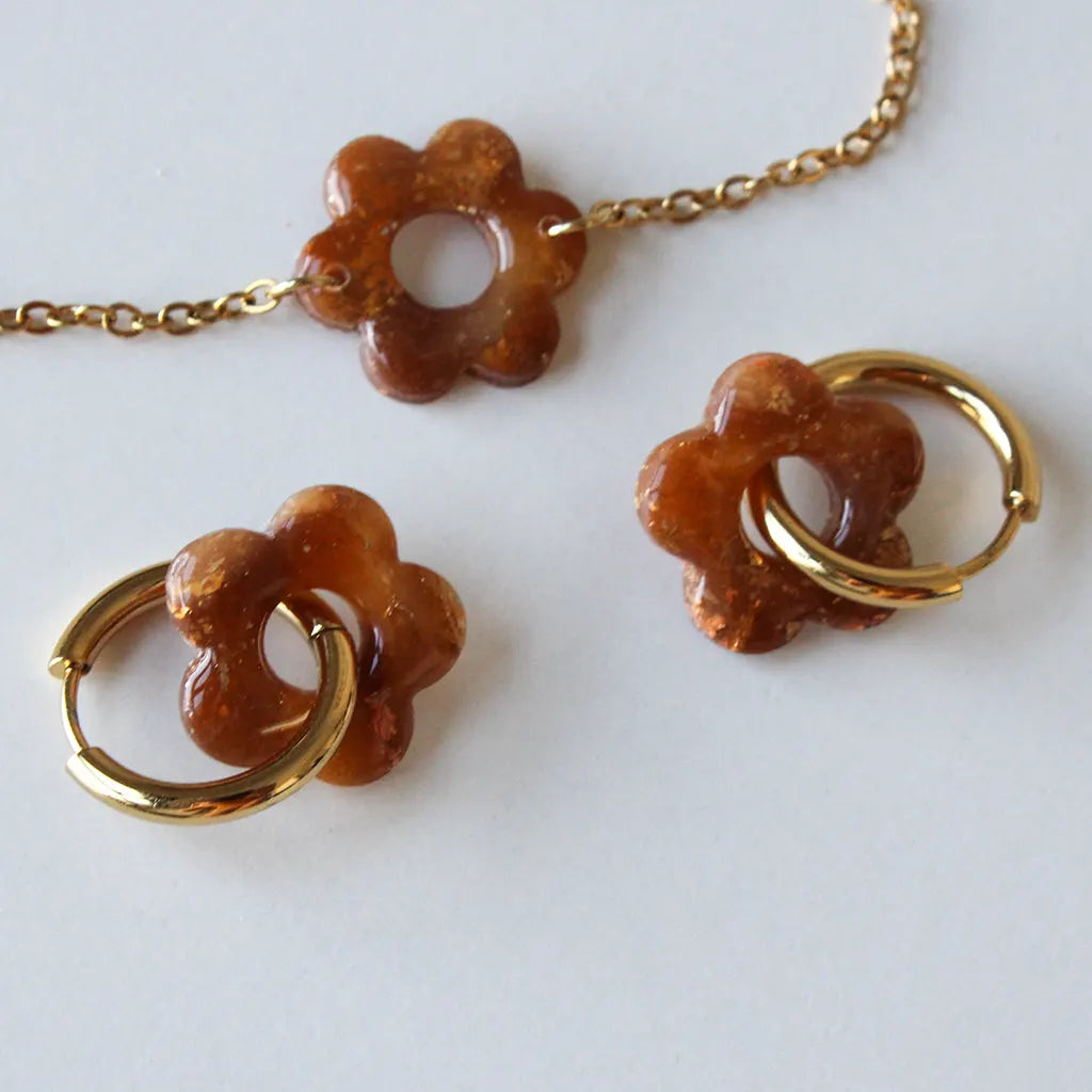 Flor charm ámbar