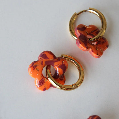 Flor charm estampado naranja y morado