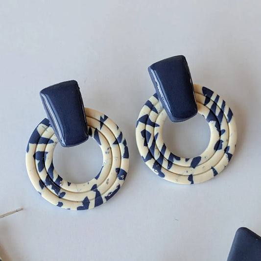 Índigo estampado beige y azul marino