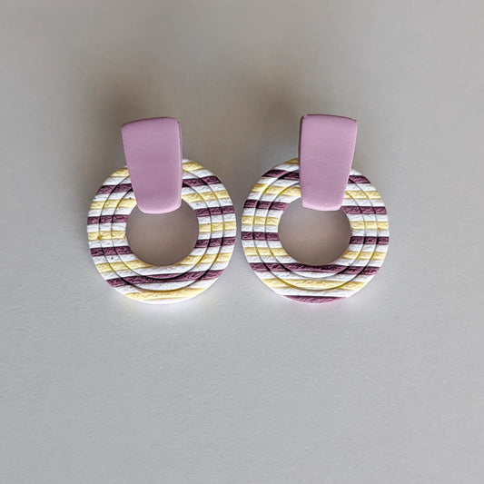 Índigo rayas morado, blanco y amarillo