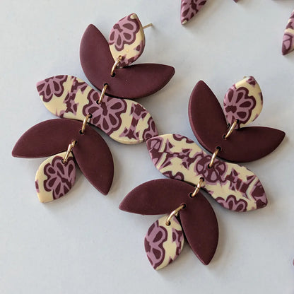 Laurel estampado vainilla, burdeos y rosa con burdeos
