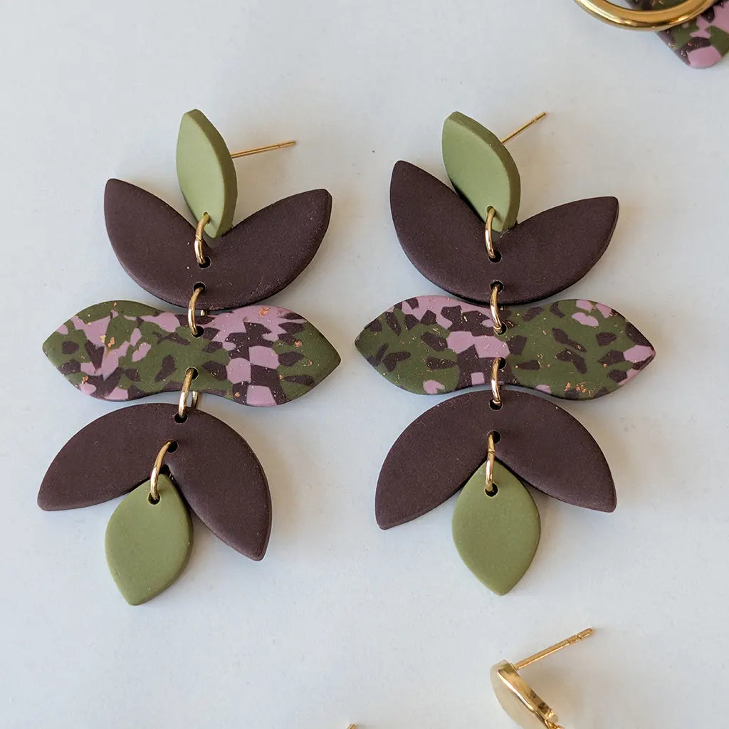 Laurel verde, marrón y  estampado verde, rosa y marrón