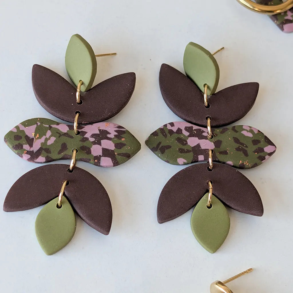 Laurel verde, marrón y  estampado verde, rosa y marrón