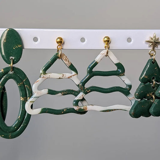 Árbol de Navidad verde y blanco