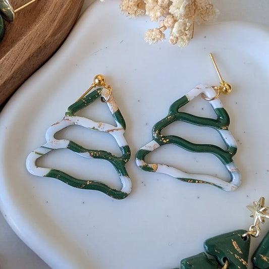Árbol de Navidad verde y blanco