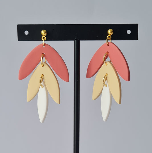 Lluvia rosa, beige y blanco