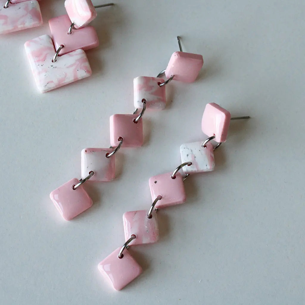 Mara rosa y blanco