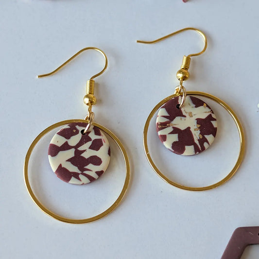 Órbita estampado beige y marrón chocolate