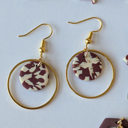 Órbita estampado beige y marrón chocolate
