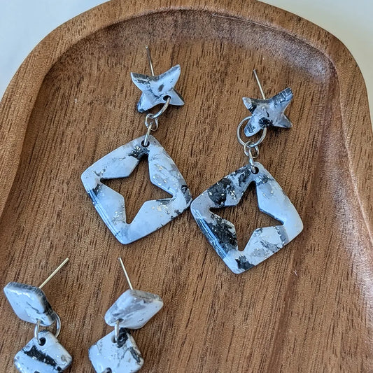 Stella estampado blanco, gris y negro