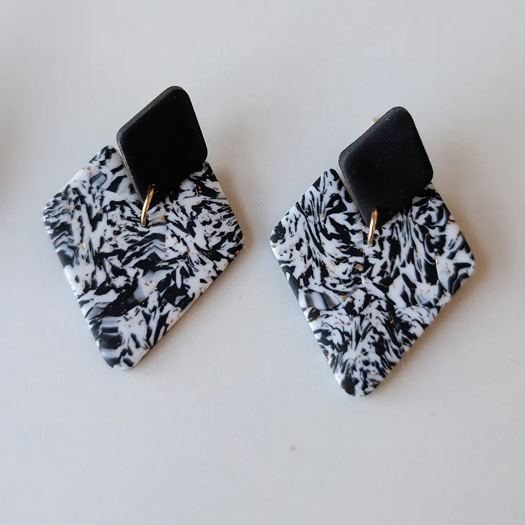Vulcano estampado negro y blanco
