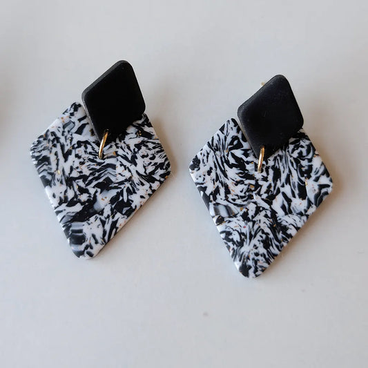 Vulcano estampado negro y blanco