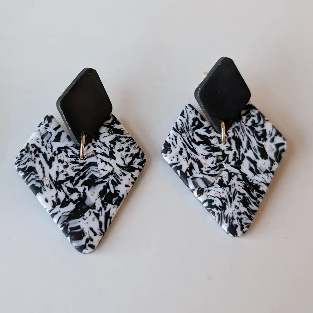 Vulcano estampado negro y blanco